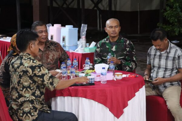 Hut Bhayangkara Di Lamandau: Kapolres Dan Forkopimda Nobar Wayang Kulit