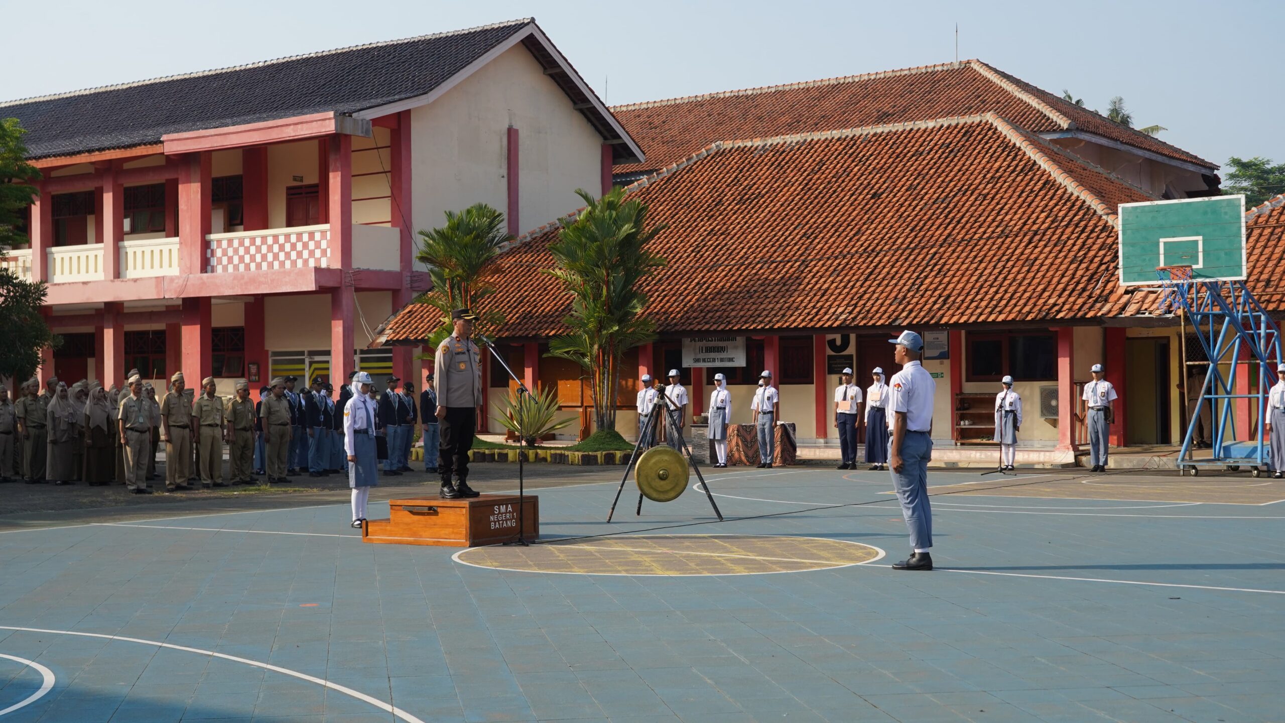 Hari Pertama Masuk Sekolah, Polres Batang Edukasi Siswa Sma N