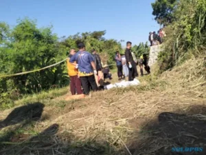 Warga Klumprit Sukoharjo Digegerkan Penemuan Mayat Laki-laki dan Motor Ditemukan di Tepi Sawah