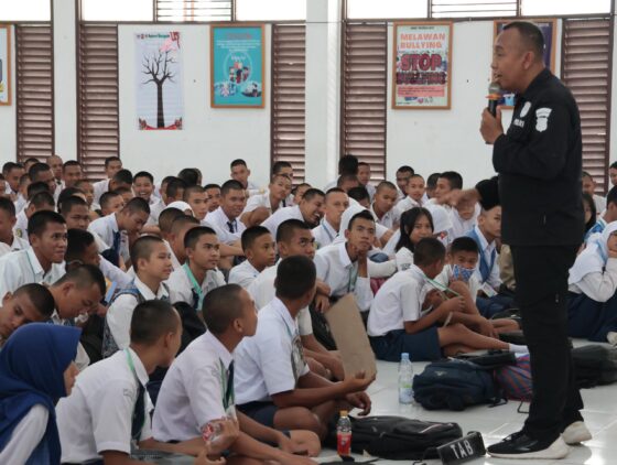 Humas Polda Kalteng Sampaikan Setop HPPUS saat Jadi Pemateri MPLS di SMKN 1 Palangka Raya