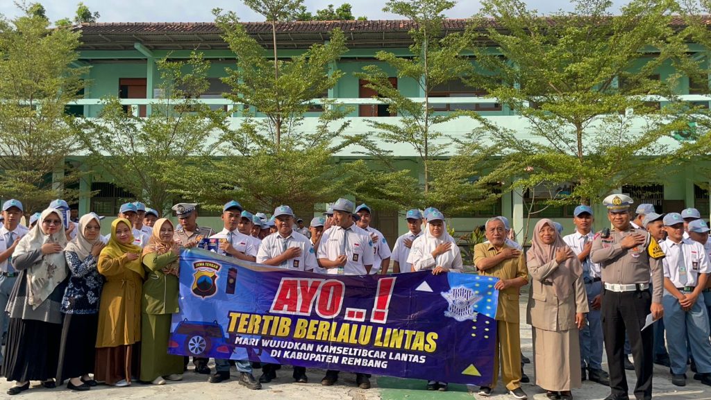 Jadi Irup Upacara, Kanit Kamsel Satlantas Polres Rembang Edukasi & Sosialisasi Ops Patuh Candi 2024