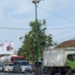 Jalan Pantura Karanganyar Demak Alami Kemacetan Imbas Pengecoran