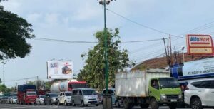 Jalan Pantura Karanganyar Demak Alami Kemacetan Imbas Pengecoran