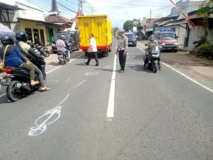 Dua Pemotor Adu Banteng di Jalan Raya Kembiritan Banyuwangi: Beruntung Tak Ada Korban Jiwa