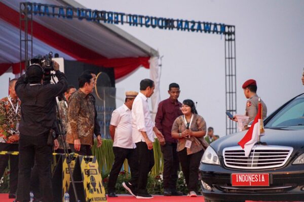 Jokowi Resmi Lepas Ekspor Perdana Sepatu Batang Ke As