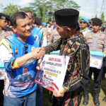 Kapolda Jateng Bagi 6000 Paket Sembako Dan 500 Sak Semen