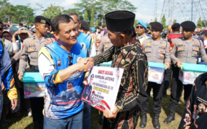 Kegiatan Trabas Kamtibmas dan Baksos Cilacap, Irjen Pol Ahmad Luthfi Berikan Ribuan Paket Sembako