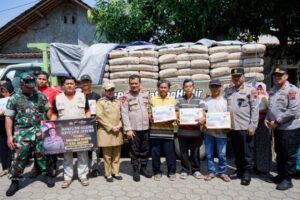 Polda Jawa Tengah Berikan Bantuan Perbaikan Rumah, Dapur Umum dan Trauma Healing Korban Gempa Batang