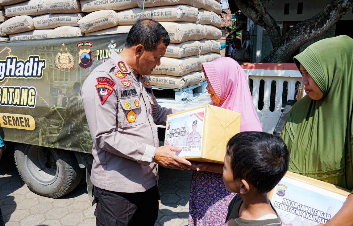 Kapolda Jateng Kunjungi Batang, Sediakan Bantuan Semen Dan Layanan Trauma