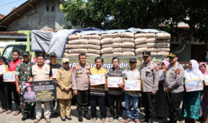 Kapolda Jateng Kunjungi Korban Gempa Batang, Beri Bantuan dan Trauma Healing