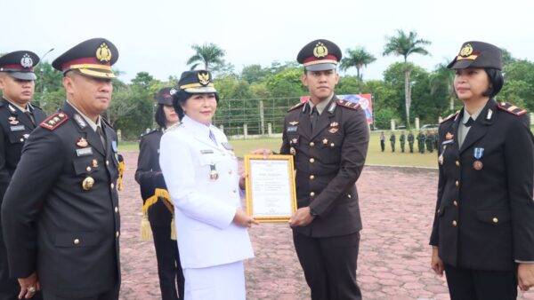 Kapolres Dan Pj. Bupati Lamandau Bersama Pimpin Upacara Hari Bhayangkara