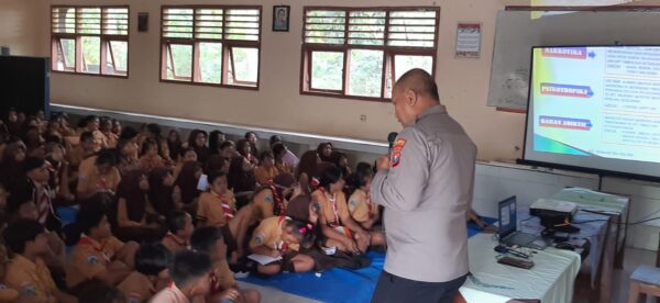 Kapolsek Pesanggaran Edukasi Siswa Smpn 2 Tentang Bahaya Narkoba