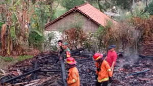 Gegara Bediang Sapi, Rumah Petani asal Rembang Ini Ludes Terbakar, Rugi Ratusan Juta Rupiah