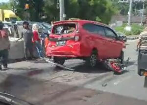 Insiden di Tol Bawen Semarang: Kecelakaan Beruntun Tabrak Mobil dan Motor