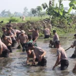 Kegiatan Resik Resik Saluran Irigasi Oleh Polres Dan Kodim Sukoharjo