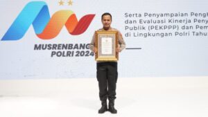 Kementerian PANRB Anugerahkan Penghargaan Pelayanan Prima PEKPPP 2023 kepada Polres Jembrana