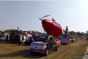 Kirab Budaya Pranan Sukoharjo Diramaikan dengan Lampion Jambu Air Raksasa