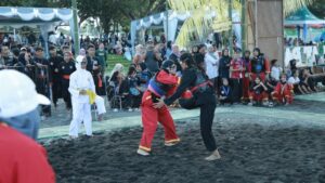 Ratusan Pendekar Bersaing di Kompetisi Silat Pantai 2024 Banyuwangi