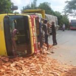 Kronologi Truk Terguling Di Jalan Blora Cepu, 1 Kernet Terluka