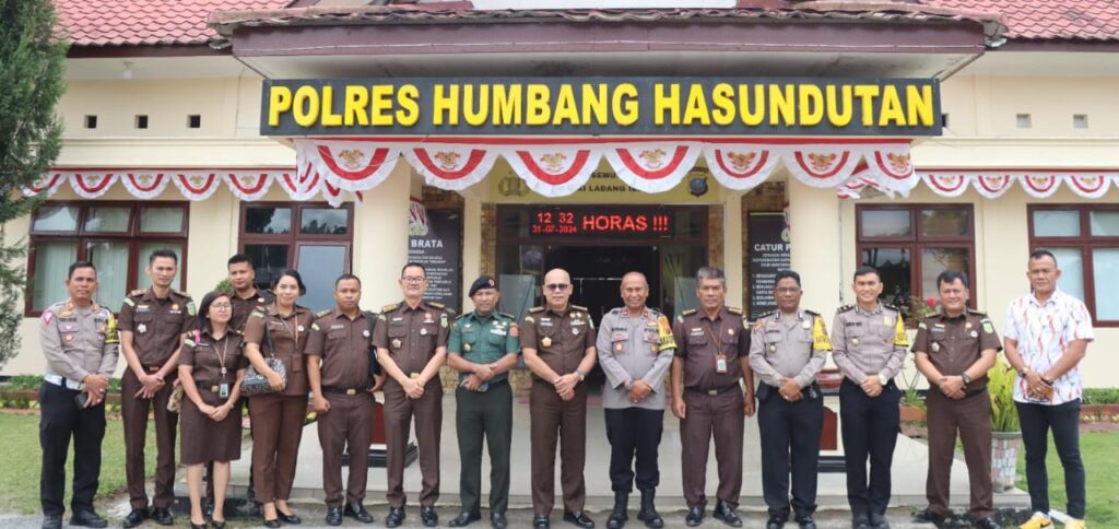 Polres Humbahas Sambut Kolonel Makmur Surbakti untuk Sosialisasi Hukum Militer