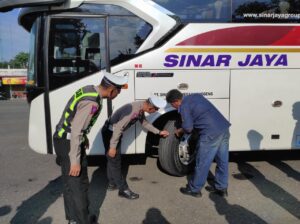 Sukseskan Operasi Patuh Candi 2024, Polres Banjarnegara Periksa Kelengkapan Angkutan Umum