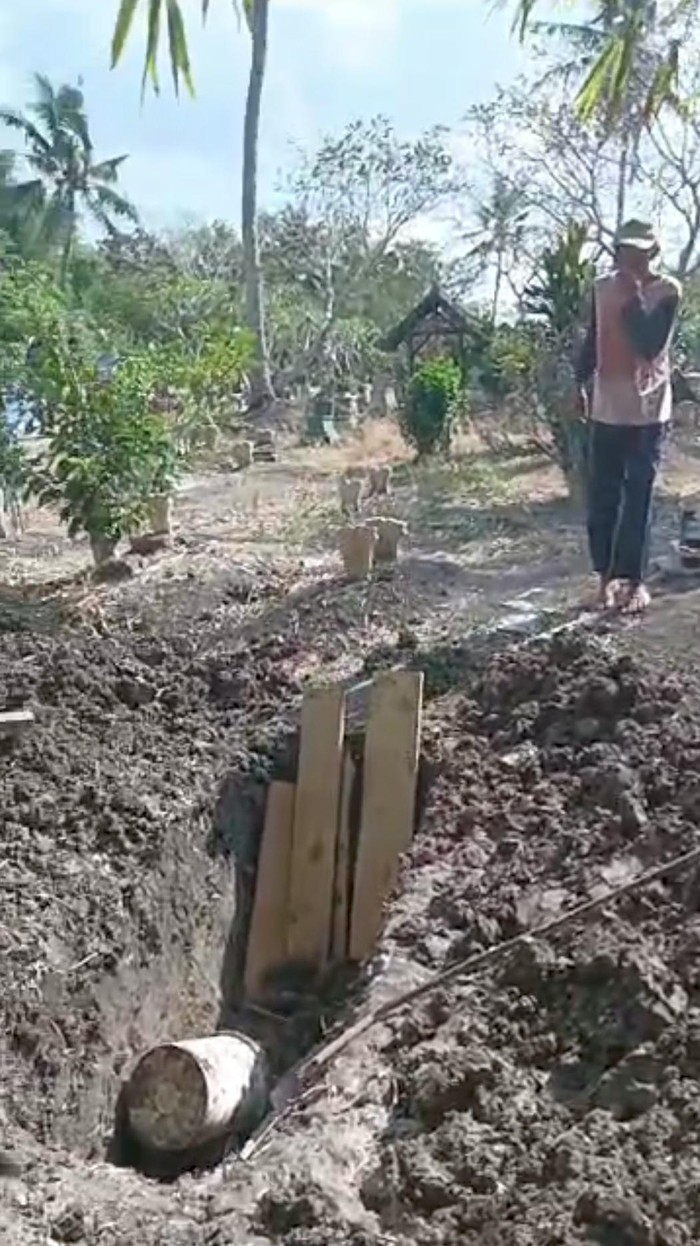 Makam Warga Banyuwangi Dibongkar Otk, Tali Pocong Hilang