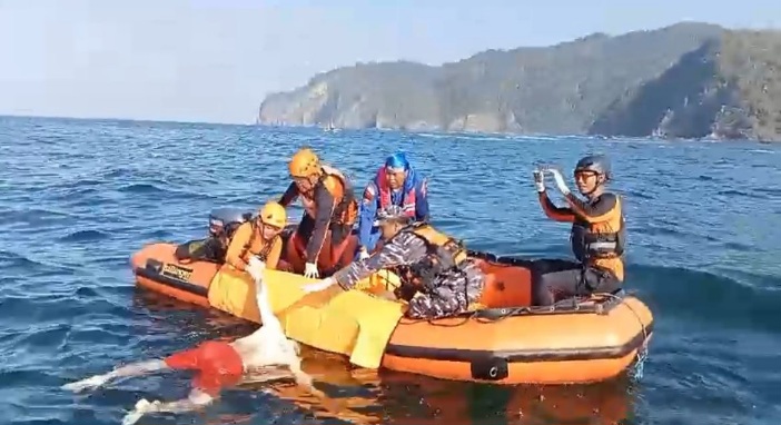 Mayat Terapung Di Wilayah Perairan Pancer Banyuwangi Dievakuasi Petugas Gabungan