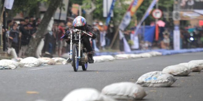 Mekanik Muda Terbaik Di Drag Bike Bhayangkara 2024 Banjarnegara