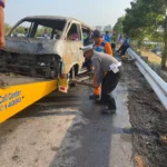 Minibus Warga Tangerang Terbakar Di Tol Semarang Solo, Beruntung Penumpang Selamat