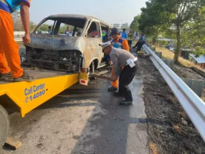 Minibus Warga Tangerang Terbakar di Tol Semarang-Solo, Beruntung Penumpang Selamat