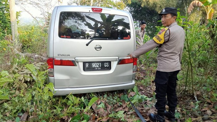 Menguak 5 Fakta di Balik Mobil Nyasar ke Kuburan Sidabowa Banyumas Malam Jumat