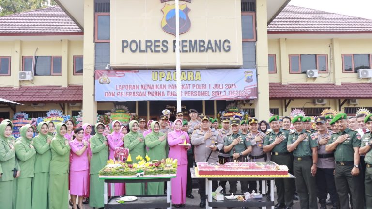 Moment Emosional: Kapolres Rembang Dapat Surprise dari Dandim 0720/Rbg di Peringatan Hari Bhayangkara Ke-78