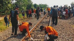 Naas! Tubuh Pria Tanpa Identitas Hancur Berceceran Tertabrak Kereta di Kaliwungu Kendal