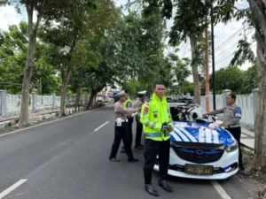 Sopir Truk Bandel di MH Thamrin Banyuwangi Dijewer Polisi, 8 Kendaraan Ditilang