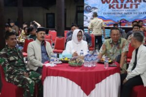 Nobar Wayang Kulit Bersama Kapolres dan Forkopimda Kabupaten Lamandau di HUT Bhayangkara Ke-78