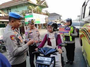 Ops Patuh Candi 2024, Polisi Banjarnegara Mengajak Warga Tertib Lalu Lintas