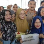 Pantun Karyawan Pt Sukorintex Pada Kapolda Jateng: Makan Roti Pakai