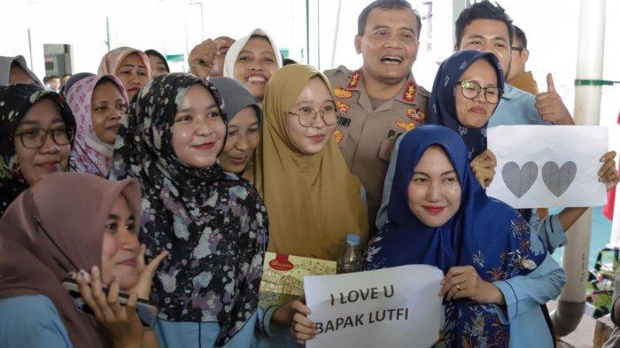 Pantun Karyawan Pt Sukorintex Pada Kapolda Jateng: Makan Roti Pakai