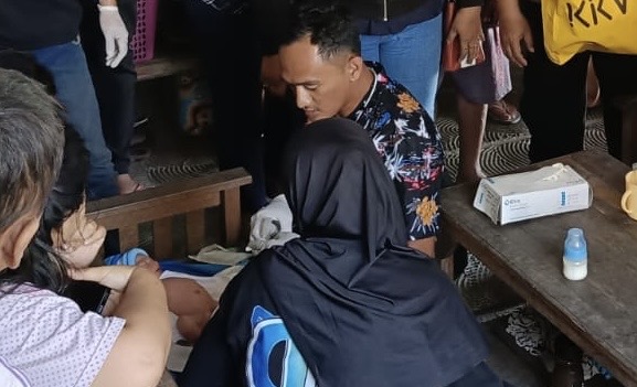 Pemulung Temukan Bayi Terbungkus Kain Di Tumpukan Sampah Semarang