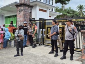 Polsek Siliragung Polresta Banyuwangi Amankan Unjuk Rasa Warga Desa Barurejo