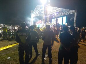 Pengamanan Polsek Kaliori Pertunjukan Orkes Dangdut GG Music Dalam Rangka Sedekah Bumi Desa Meteseh