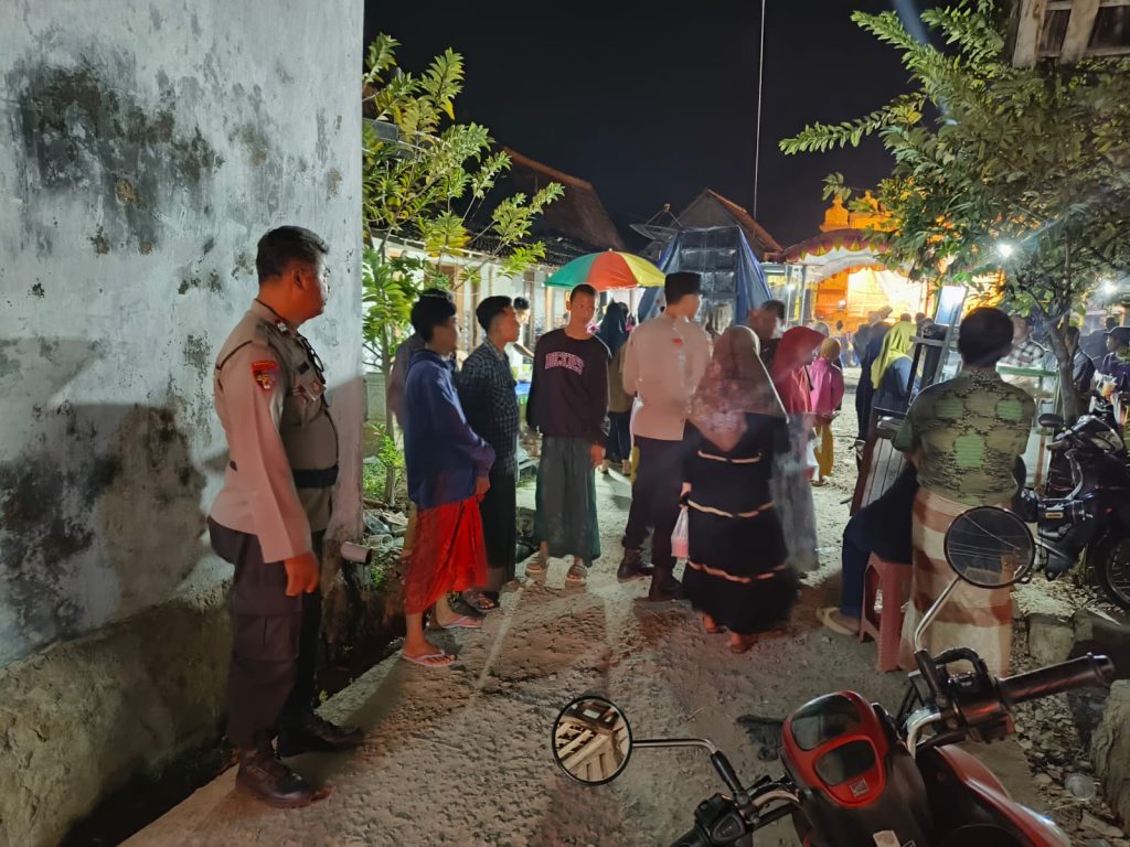 Pengamanan Polsek Kragan Pentas Seni Ketoprak Di Desa Mojokerto Dalam