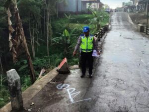 Pemotor Bonceng 3 Tabrak Pembatas Jembatan di Magelang, 2 Orang Tewas