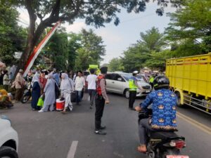 Personel Gabungan Polres Rembang Gelar Pengamanan Kepulangan Jamaah Haji Asal Kabupaten Rembang