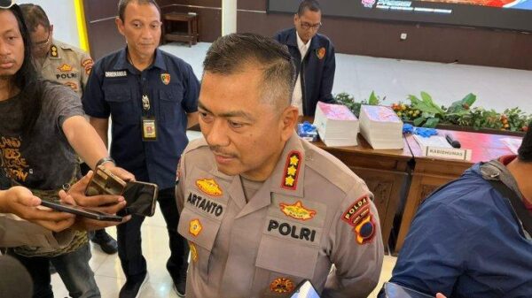 Pisah sambut ahmad luthfi dan ribut hari wibowo: polda jateng