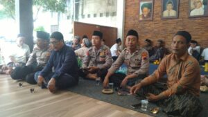 Polisi Ngaji Polisi Nyantri Anggota Polsek Rembang Kota di Ponpes Raudlatut Tholibin Leteh Rembang