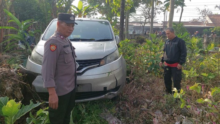 Polisi Ungkap Fakta Di Balik Mobil Yang Tersesat Ke Makam