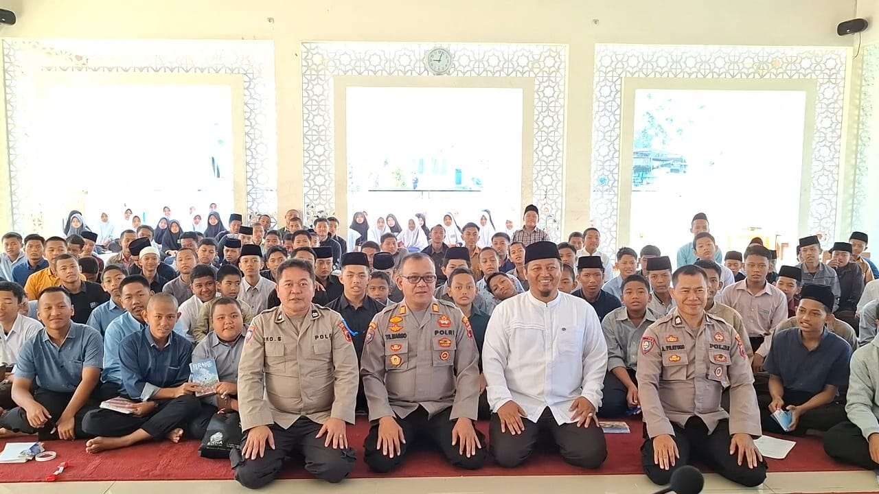 Polres Banjarnegara Gelar Studium General Di Pesantren Mumtaza