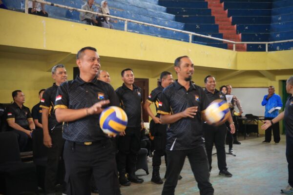 Polresta Banyuwangi Adakan Lomba Bola Volly Kapolresta Cup Sambut Hari