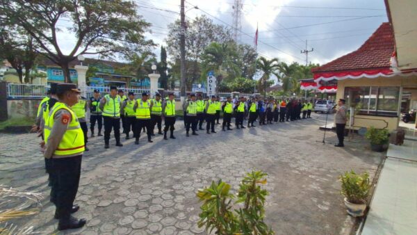 Polresta Banyuwangi Gelar Apel Pengamanan Jelang Etape 3 Tour De